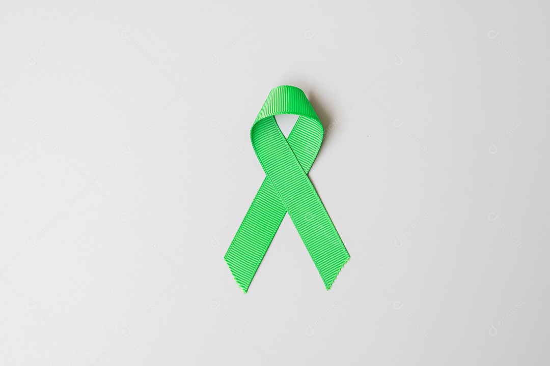 Cor verde da fita no fundo cinza para apoiar as pessoas.