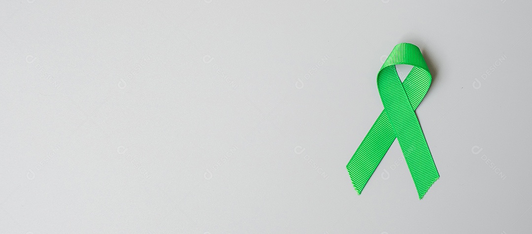 Cor verde da fita no fundo cinza para apoiar as pessoas.