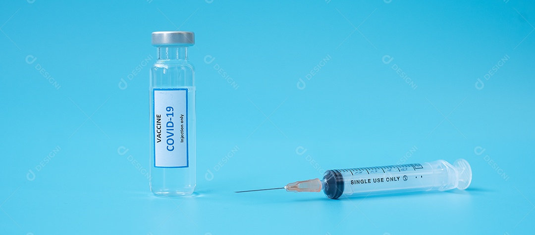 Frasco de vacina COVID-19 e seringa de agulha de injeção contra infecção por coronavírus em laboratório hospitalar. Conceito médico, saúde, vacinação e imunização