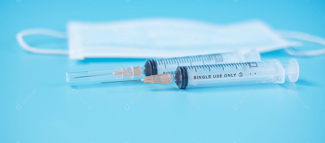 Dose de frasco de vacina com seringa de agulha de droga de tiro no laboratório do hospital. Conceito médico, saúde, vacinação e imunização