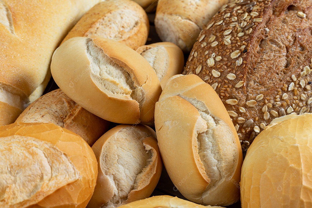 Conjunto de Tipos de Pão Francês e Artesanal preenchendo o fundo da tela.