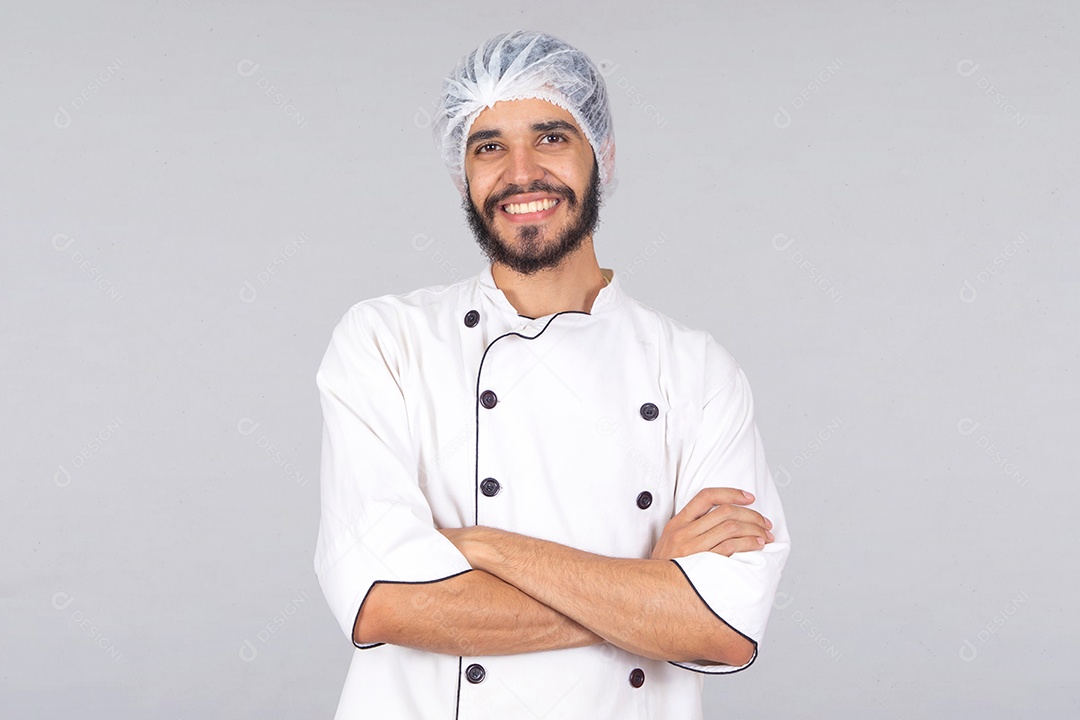 Homem jovem barbudo usando avental branco chefe de cozinha sobre fundo isolado branco