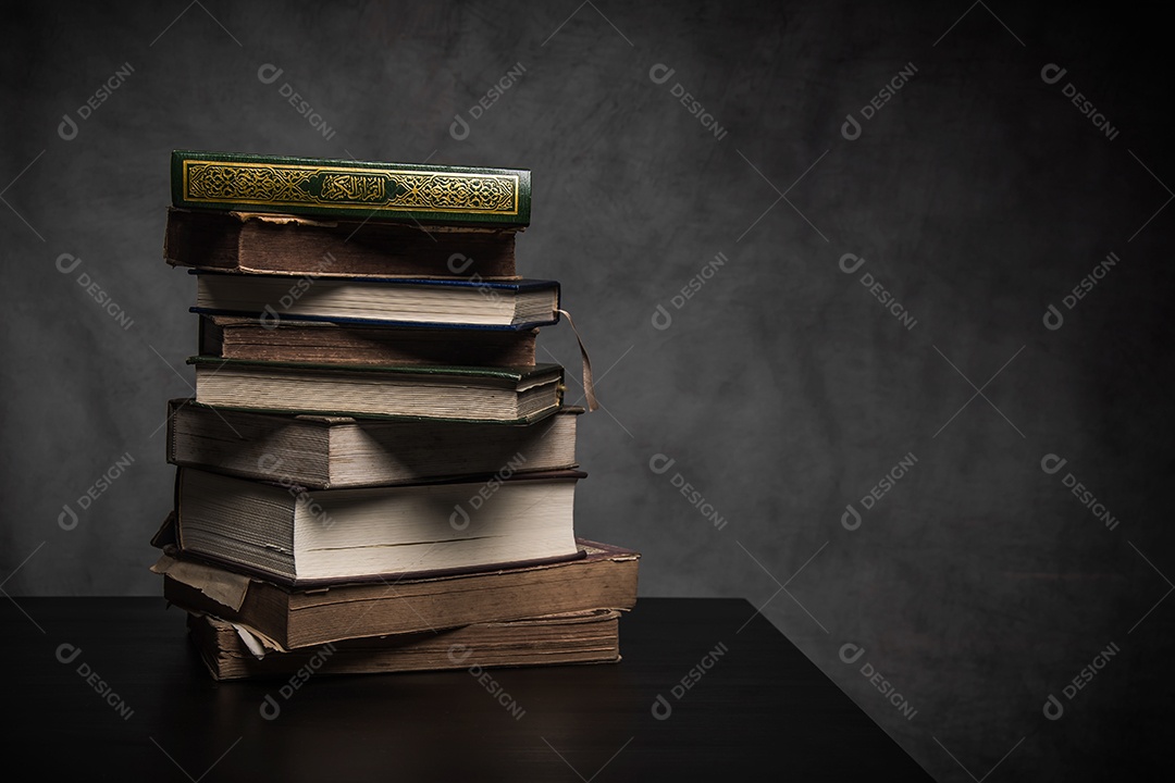 Alcorão - livro sagrado dos muçulmanos item público de todos os muçulmanos