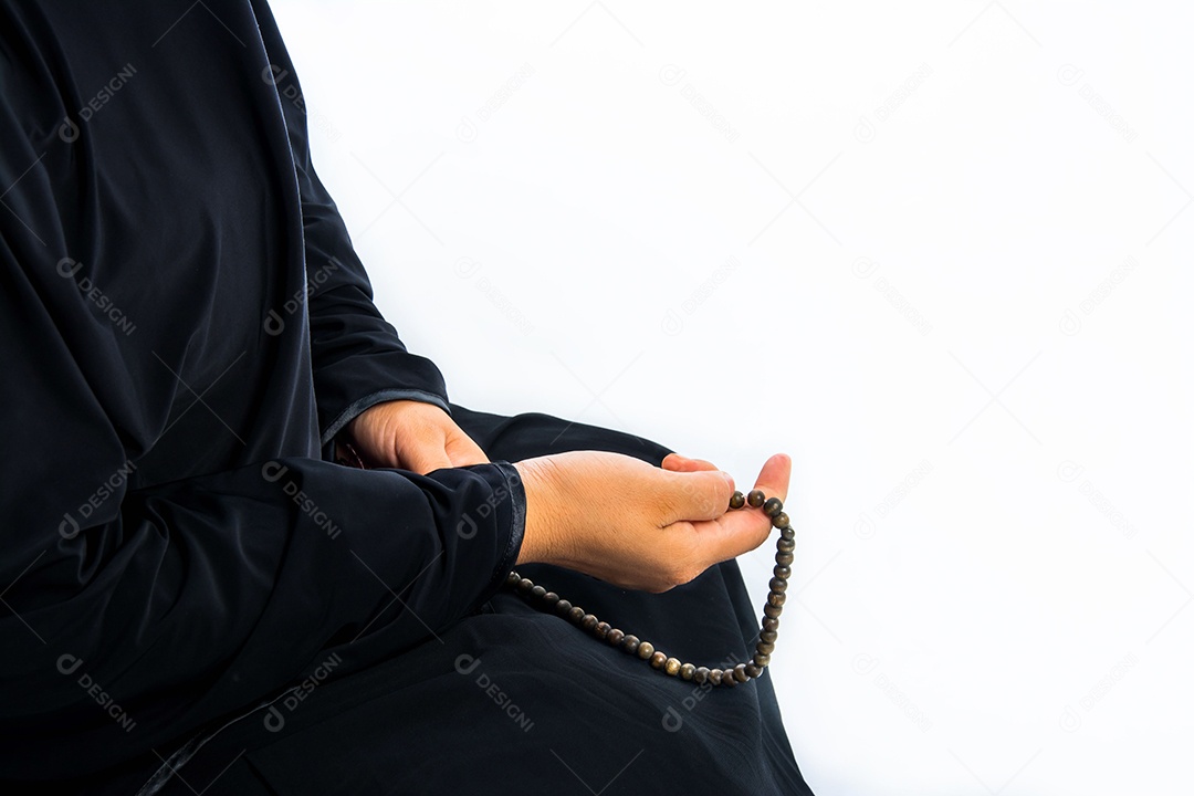 mulher muçulmana orando por Deus, Deus muçulmano