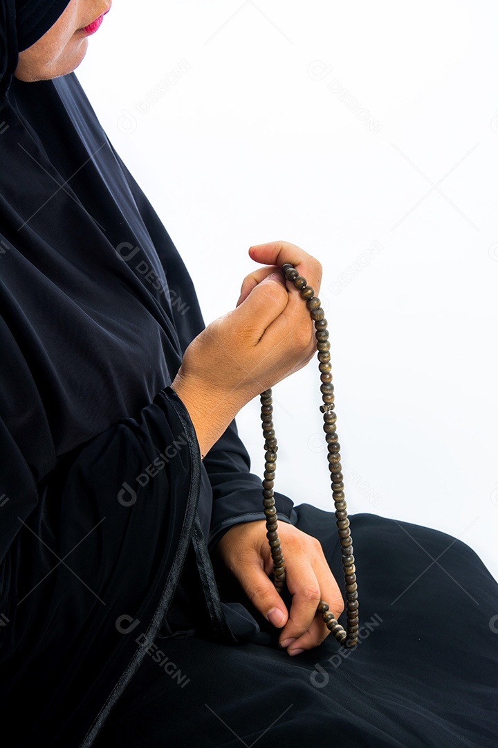 mulher muçulmana orando por Deus, Deus muçulmano