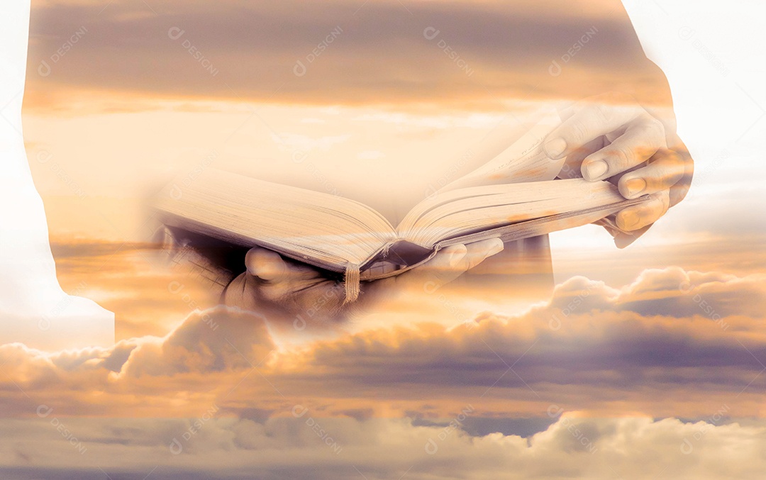 Alcorão na mão - livro sagrado dos muçulmanos (item público de todos os muçulmanos)