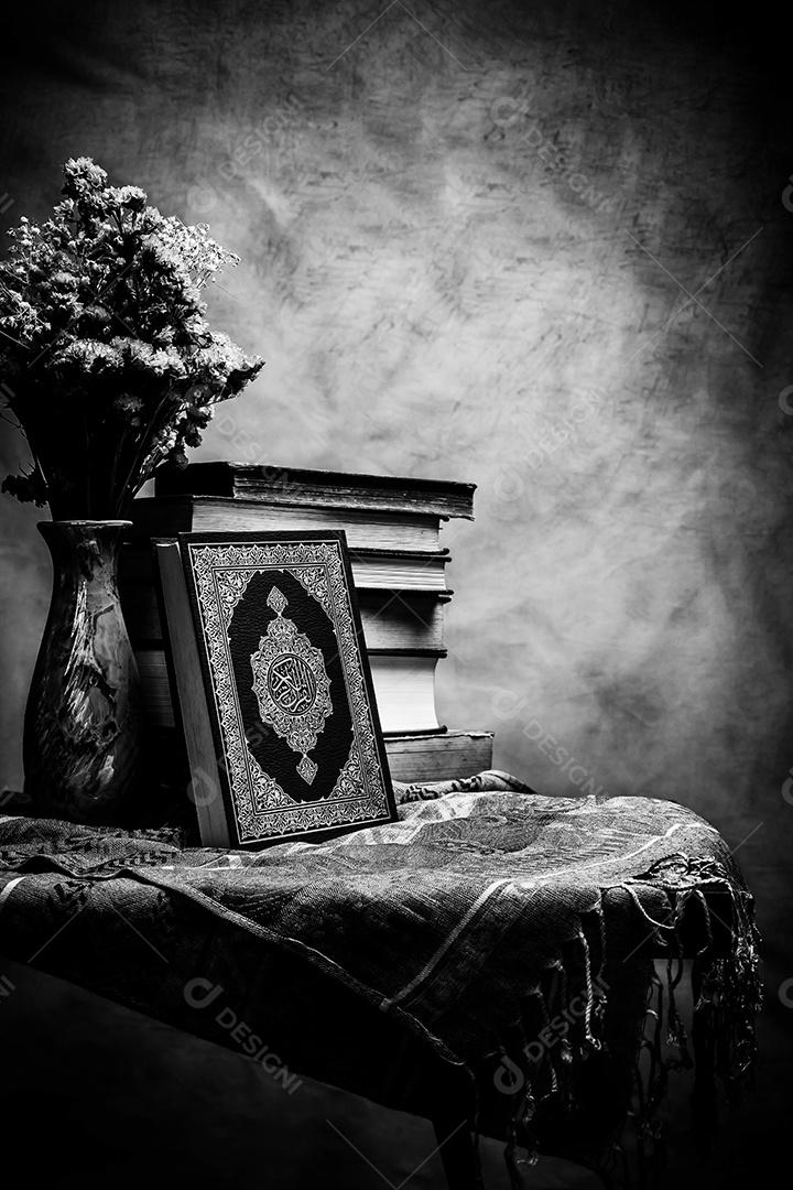 Alcorão - livro sagrado dos muçulmanos (item público de todos os muçulmanos), natureza morta.
