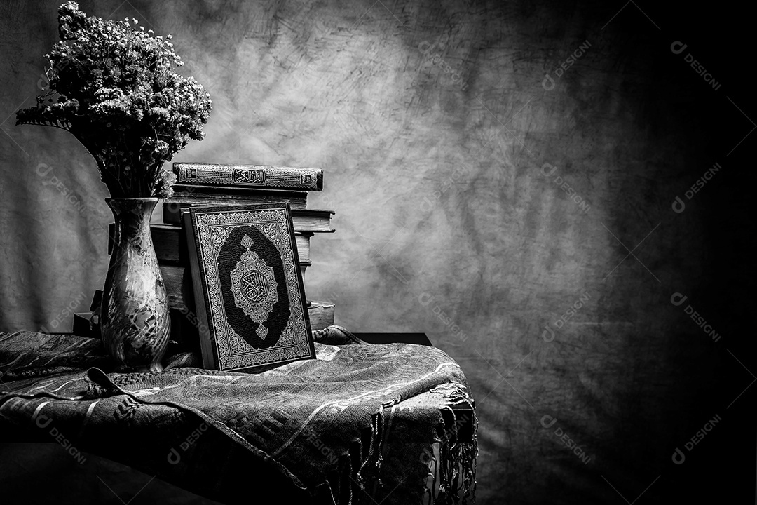 Alcorão - livro sagrado dos muçulmanos (item público de todos os muçulmanos), natureza morta.