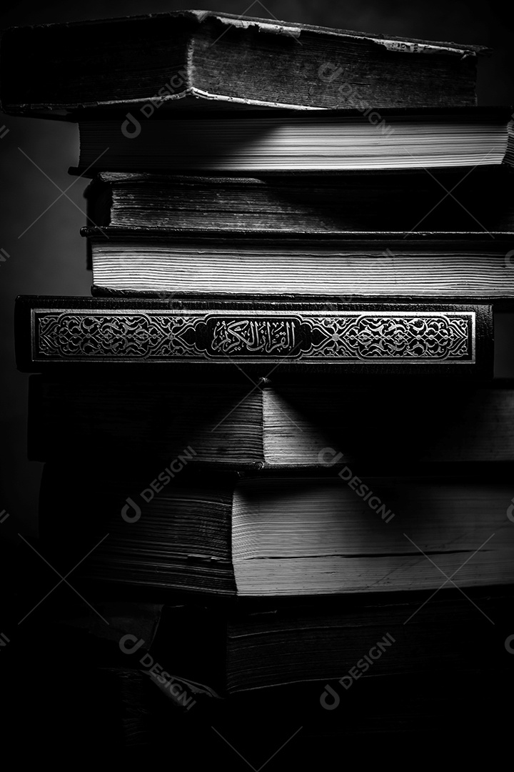 Alcorão - livro sagrado dos muçulmanos (item público de todos os muçulmanos), natureza morta.