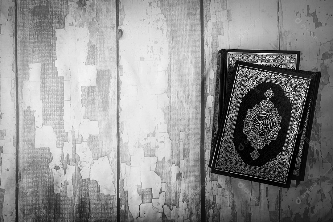 Alcorão - livro sagrado dos muçulmanos (item público de todos os muçulmanos), natureza morta.