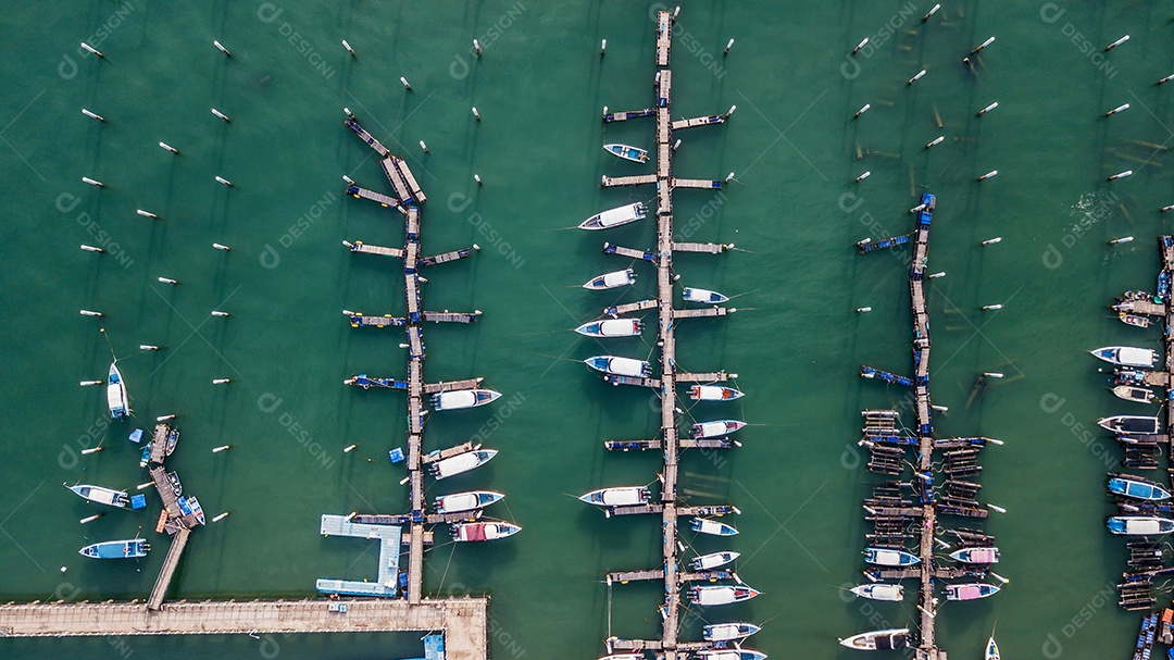 Alto ângulo do cais turístico