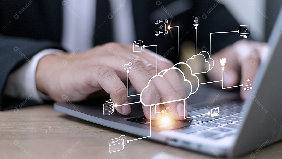 Empresário com diagrama de computação em nuvem mostra por lado. Técnico de nuvem