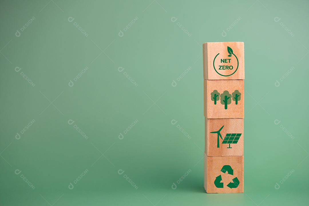 Net zero tecnologia verde inovação eco carbono conceito de negócios de energia renovável com blocos de cubo de madeira.