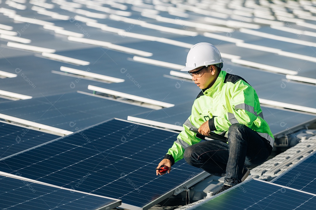 Energia fotovoltaico sobre espaço industrial de energia solar