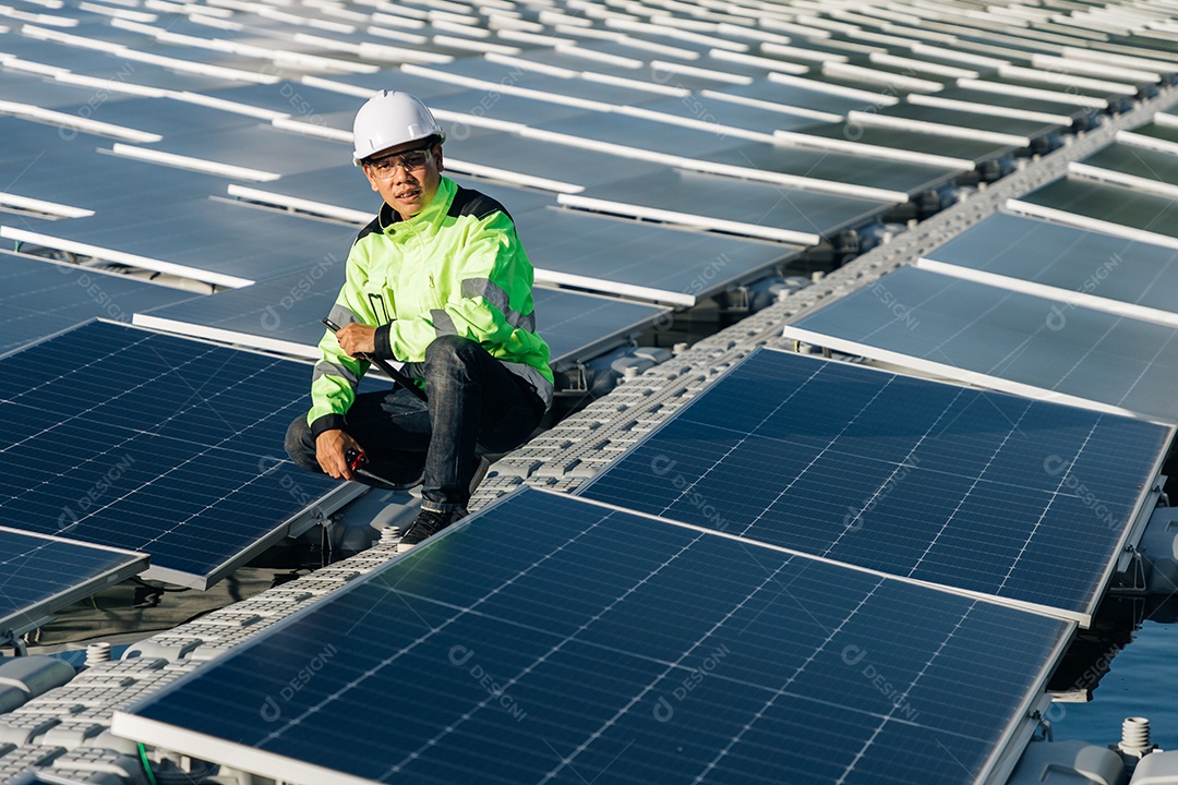Energia fotovoltaico sobre espaço industrial de energia solar