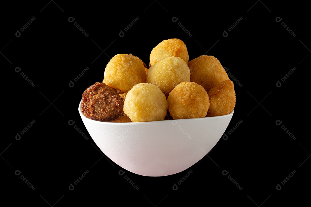 cestinha com vários salgadinhos de festa sortidos, kibe, coxinha, bolinha de queijo e risolis. png sem fundo