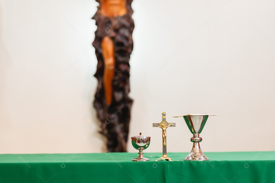 Taças sobre uma de uma igreja católica Ceia