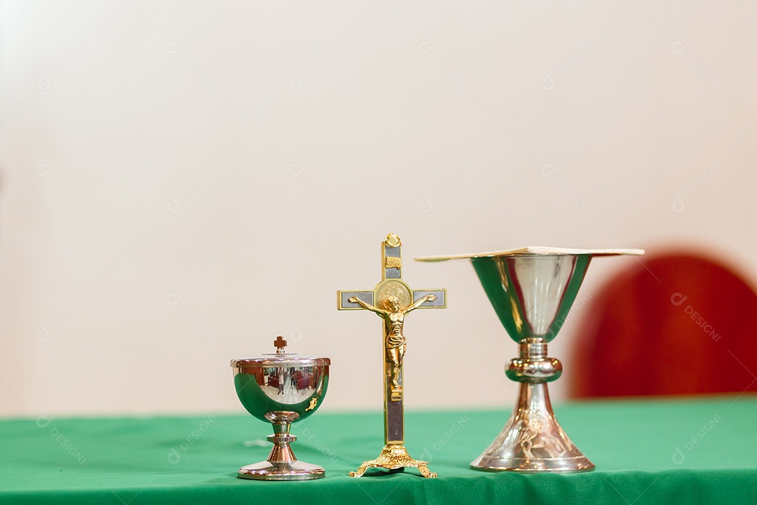 Taças sobre uma de uma igreja católica Ceia