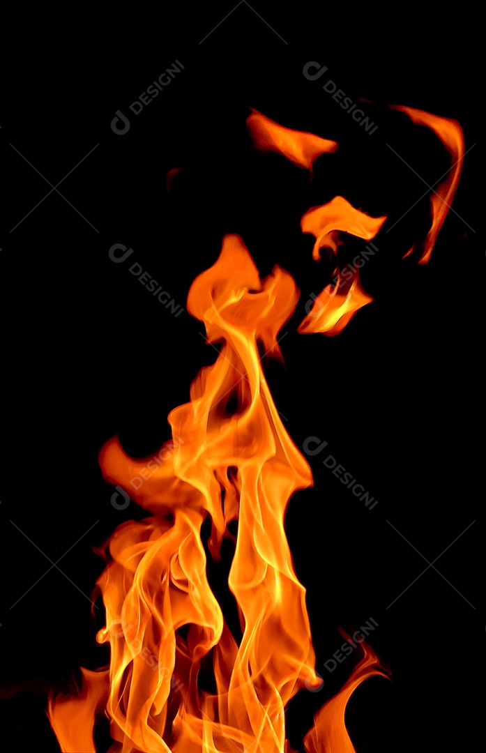 Churrasqueira pegando fogo brasa