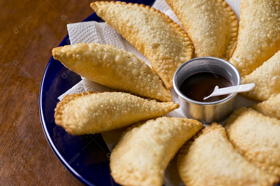 Deliciosos pastel de vento sobre a mesa