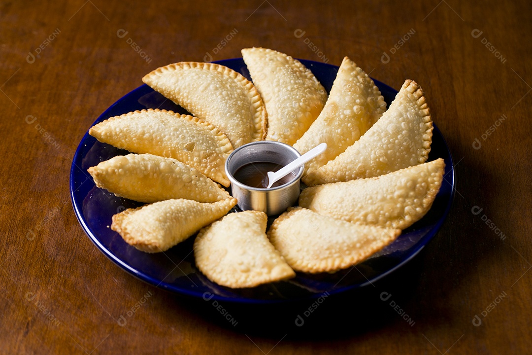 Deliciosos pastel de vento sobre a mesa