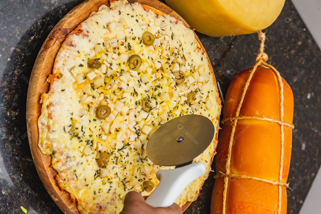 Deliciosa pizza vegetariana de palmito com queijo muçarela