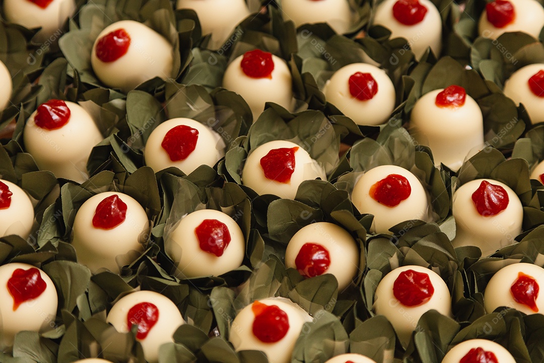 Delicioso doce de goiabada com beijinho, doce de casamento, doce gourmet.