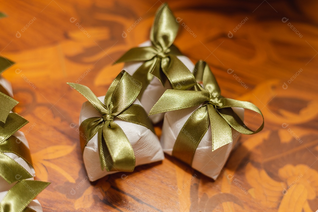 Delicioso doce de leite chamado bem casa, embrulhado, docinho para casamento.