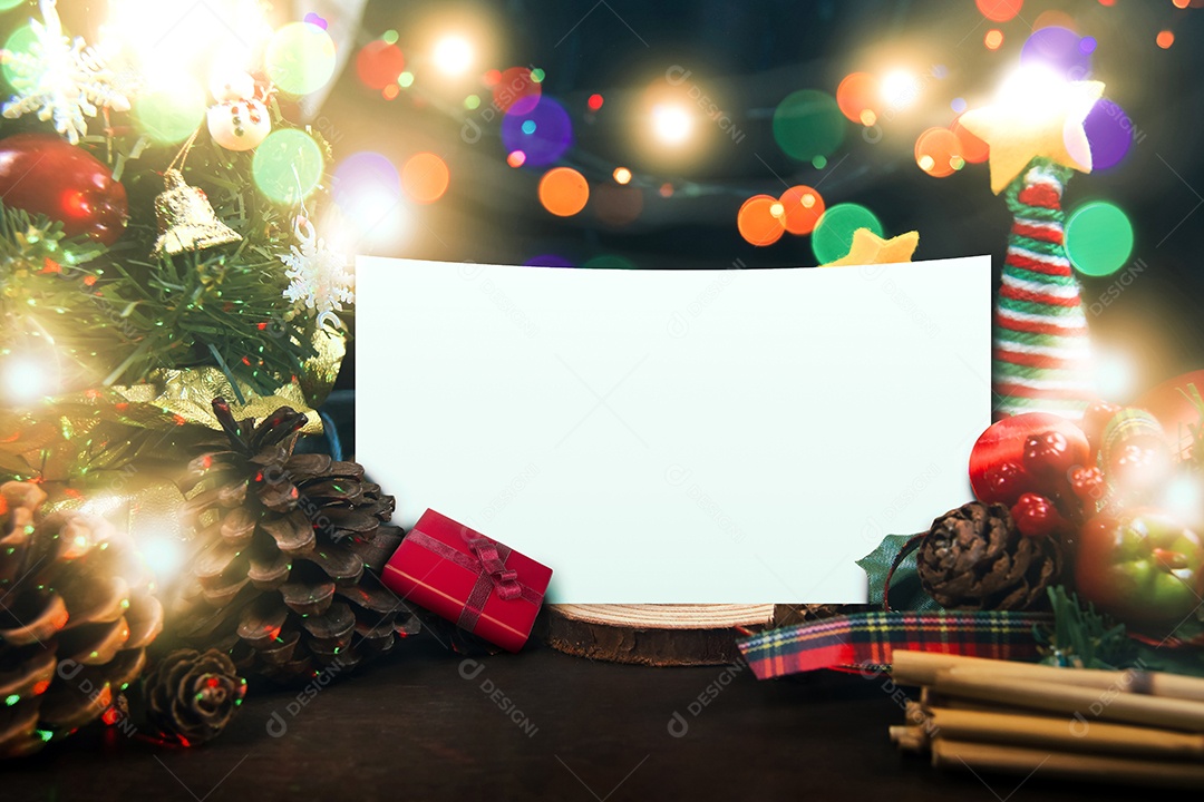 Feliz Natal e um feliz ano novo conceito, com um o decorado