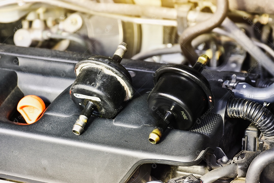 Comparação do filtro de óleo da engrenagem nova e antiga do sistema de transmissão