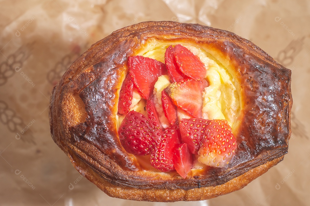 Morango dinamarquês com creme, sobremesa de morango deliciosa