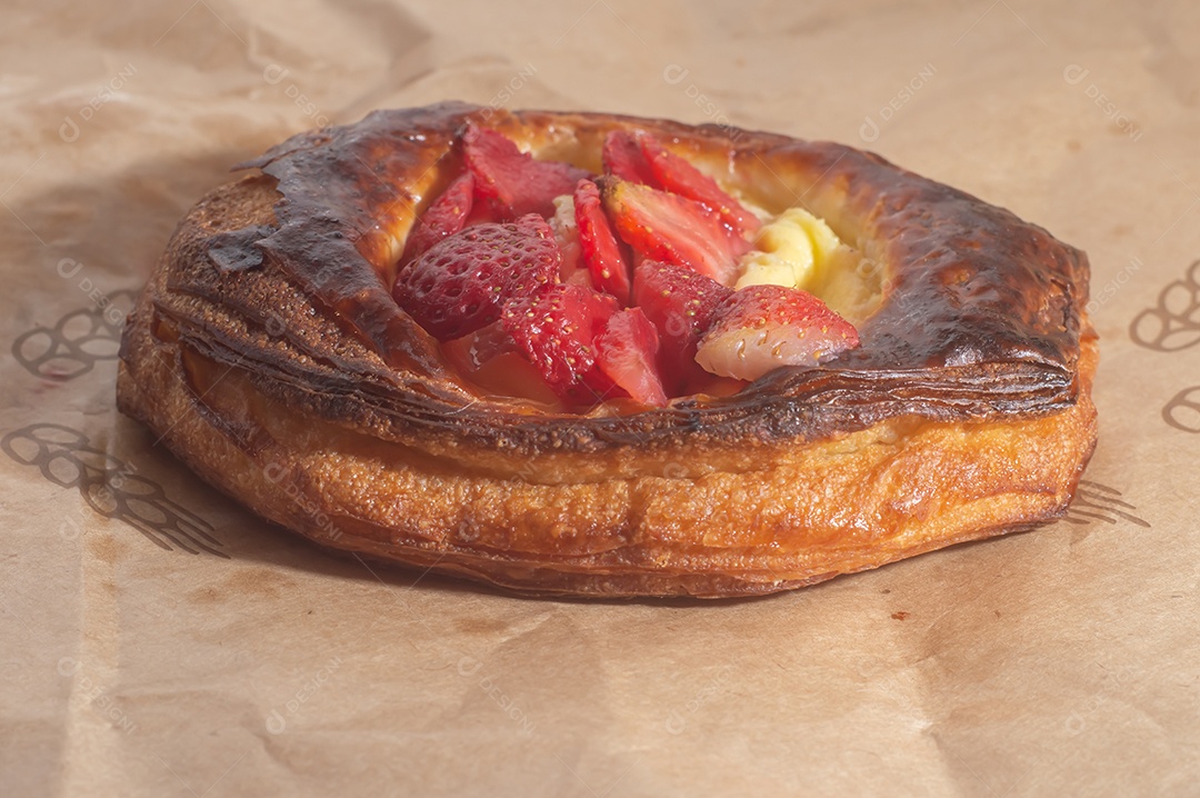 Morango dinamarquês com creme, sobremesa de morango deliciosa