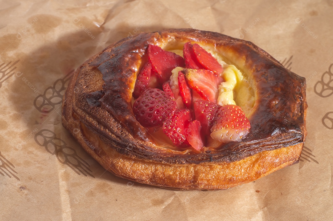 Morango dinamarquês com creme, sobremesa de morango deliciosa