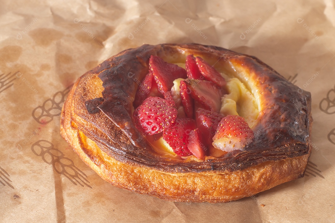 Morango dinamarquês com creme, sobremesa de morango deliciosa