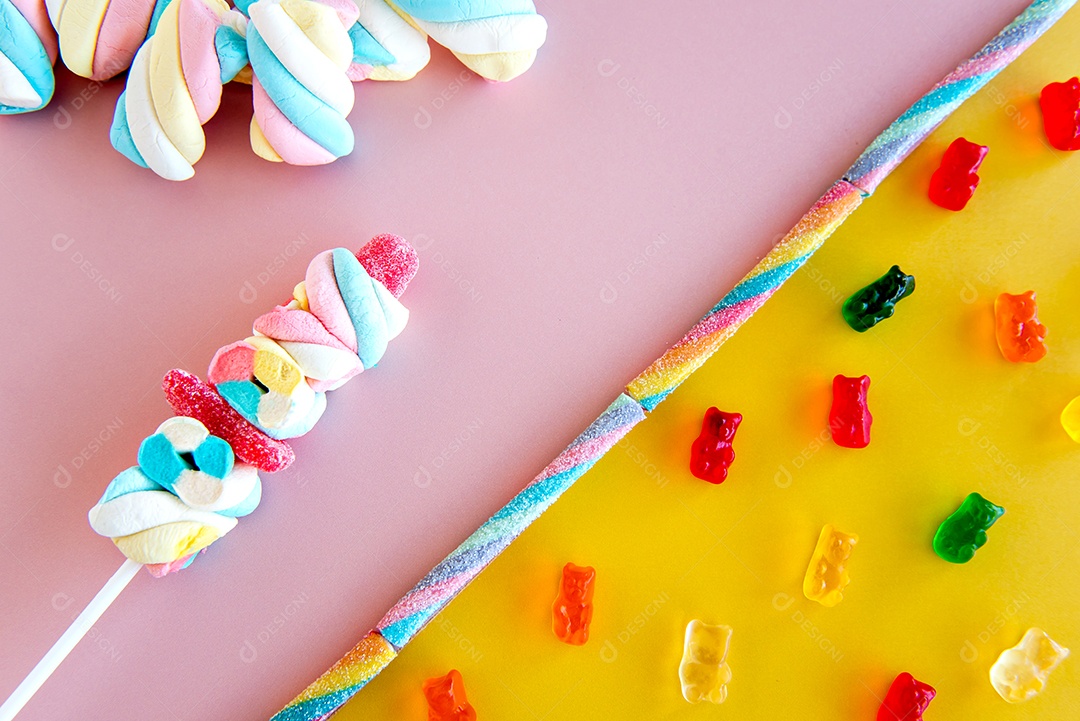 dia das crianças, doces, marshmallows e ursinho colorido