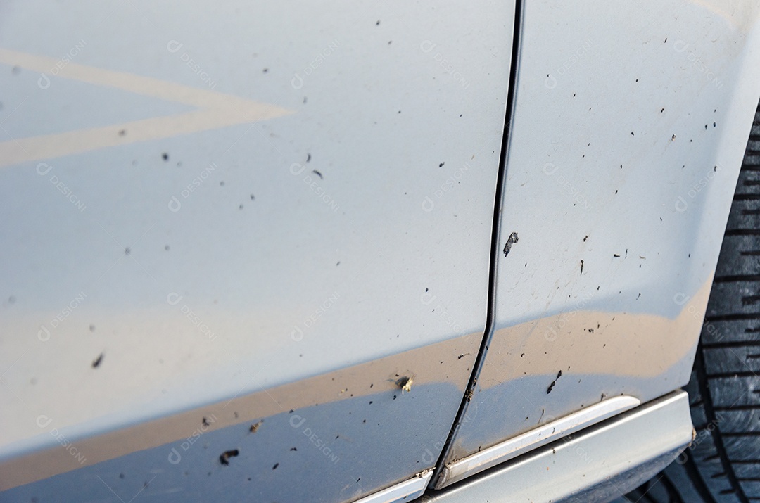 Porta de carro lateral de sujeira, portas de carro de asfalto.