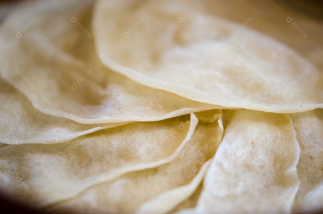 Feche o pão de farinha.