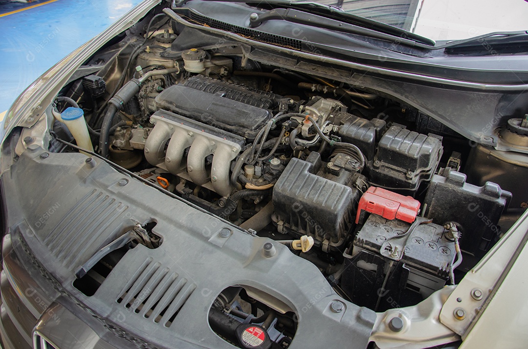 Feche o motor do carro de detalhes.