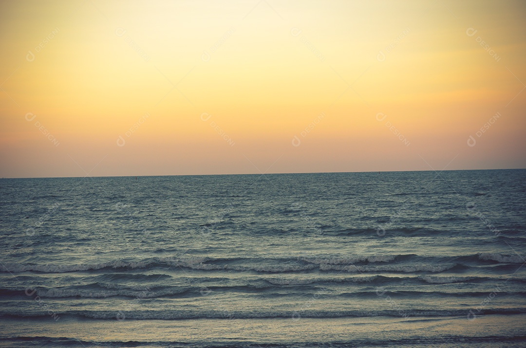 Lindo céu e mar. Vintage.