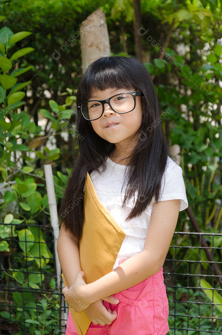 Documentos de jardim para crianças no jardim.