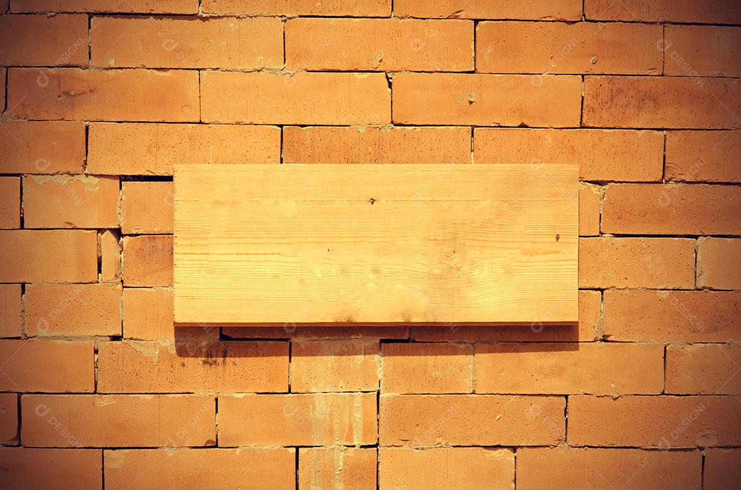 Placa de madeira na parede. Fotos antigas