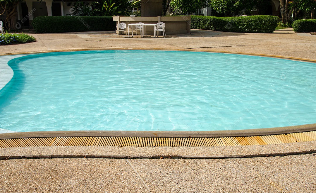 Detalhes da água azul da piscina.