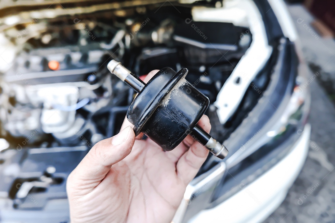 Filtro de óleo de engrenagem antigo do sistema de transmissão do carro no mechan