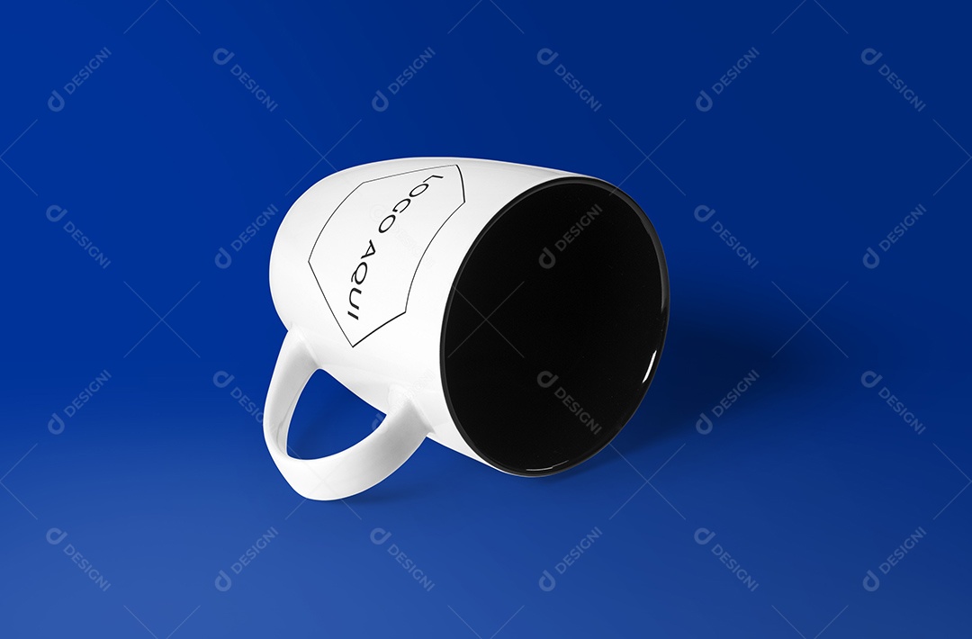 Mockup Caneca Branca em Fundo Azul PSD