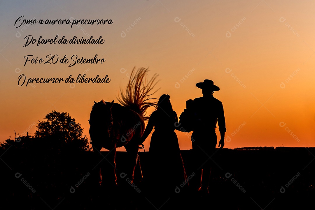 Família de cavalos e gaúchos em campo ao pôr do sol silhueta