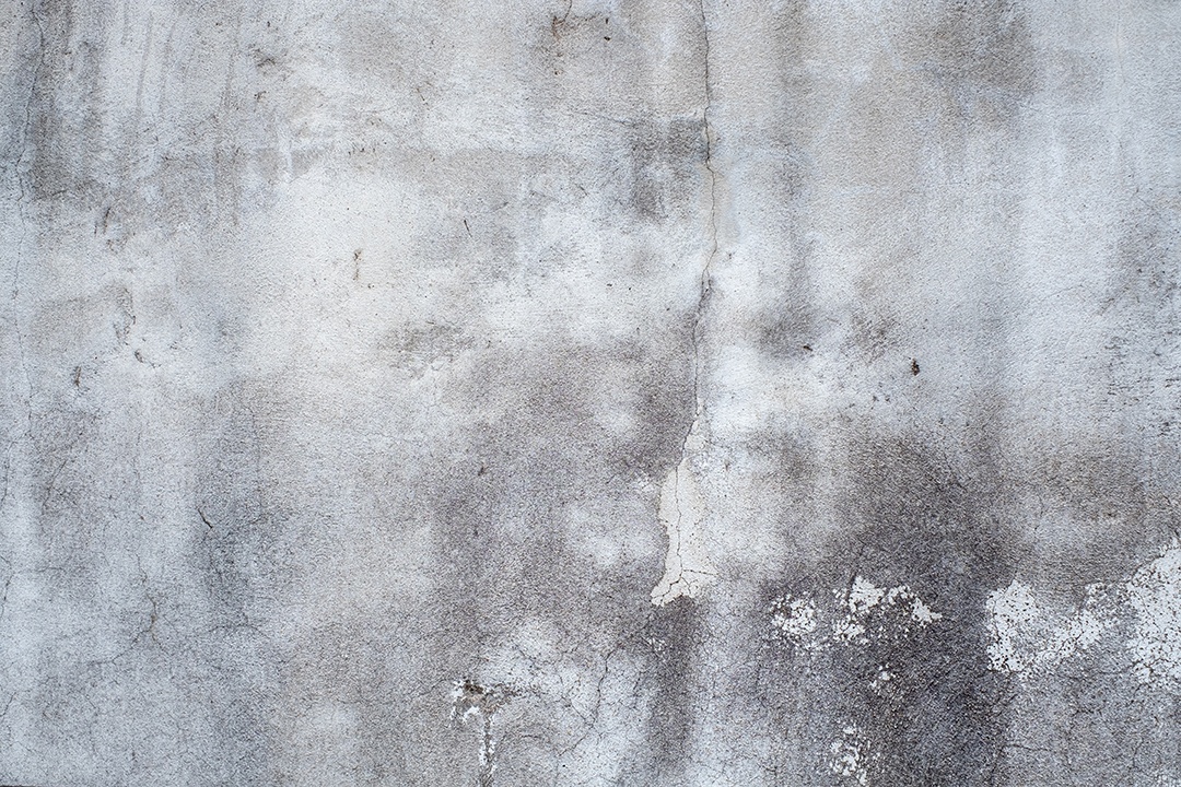 Velho muro de concreto na cor preto e branco, parede de cimento, quebrado