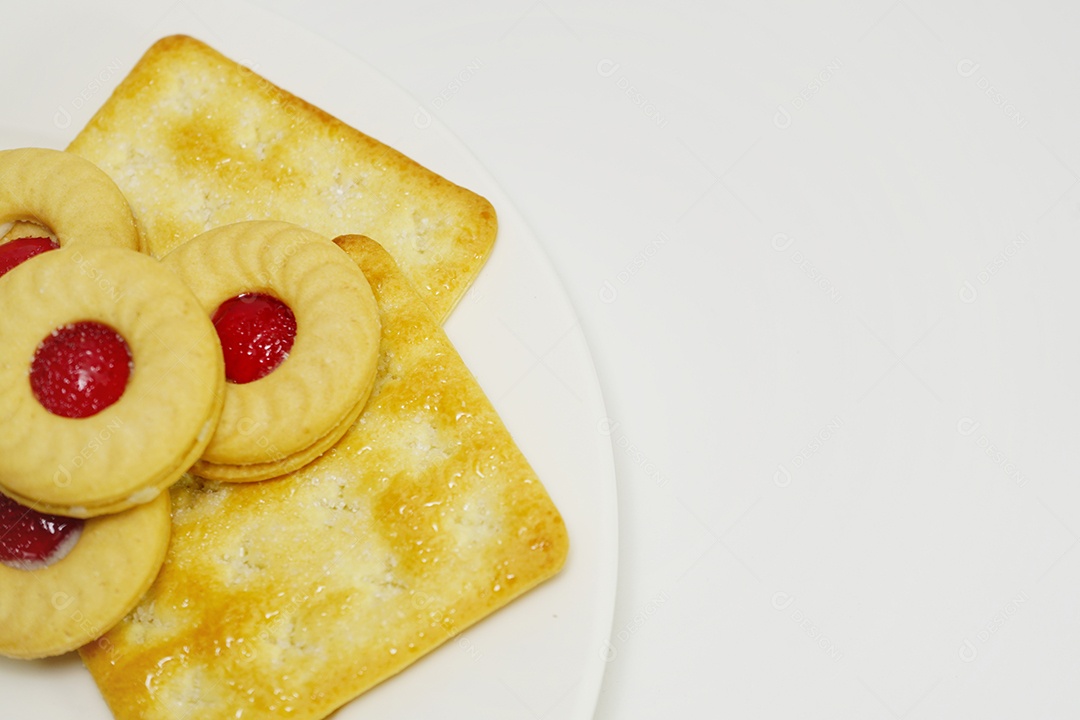 Bolachas e biscoitos com pães.