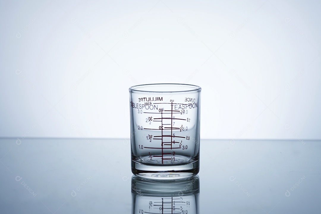 Foto close-up de um copo de água