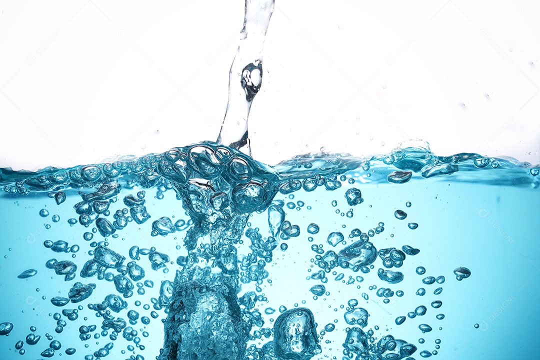 Água com muita borbulhas.