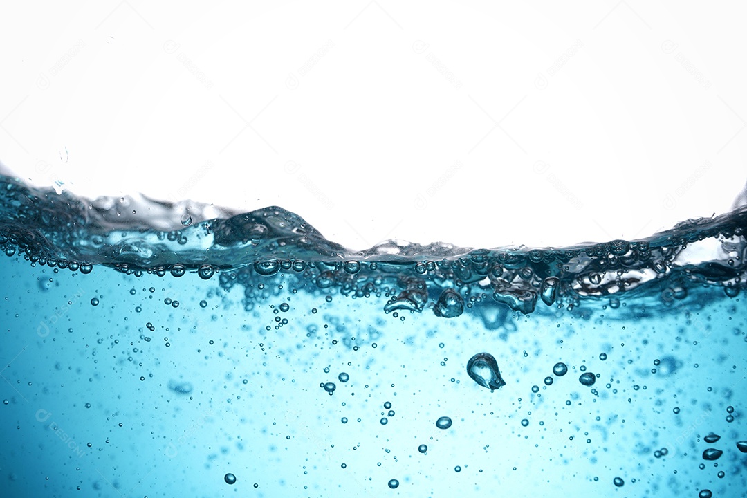 Ondas e borbulhas em água.